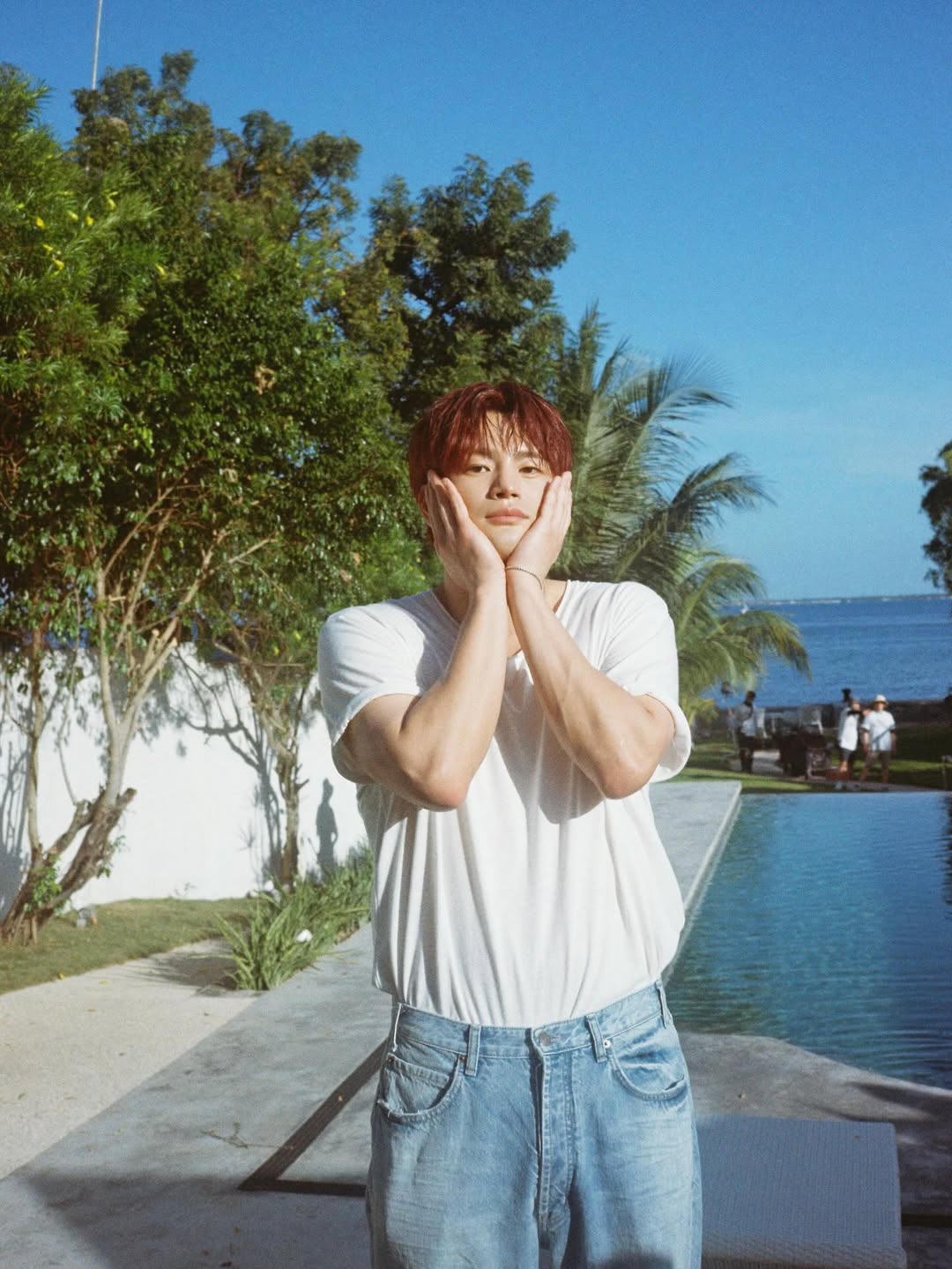 Chị cả BLACKPINK còn gây chú ý khi đăng hẳn ảnh đơn của Seo In Guk lên trang Instagram cá nhân có 80 triệu người theo dõi. Ảnh: Koreaboo