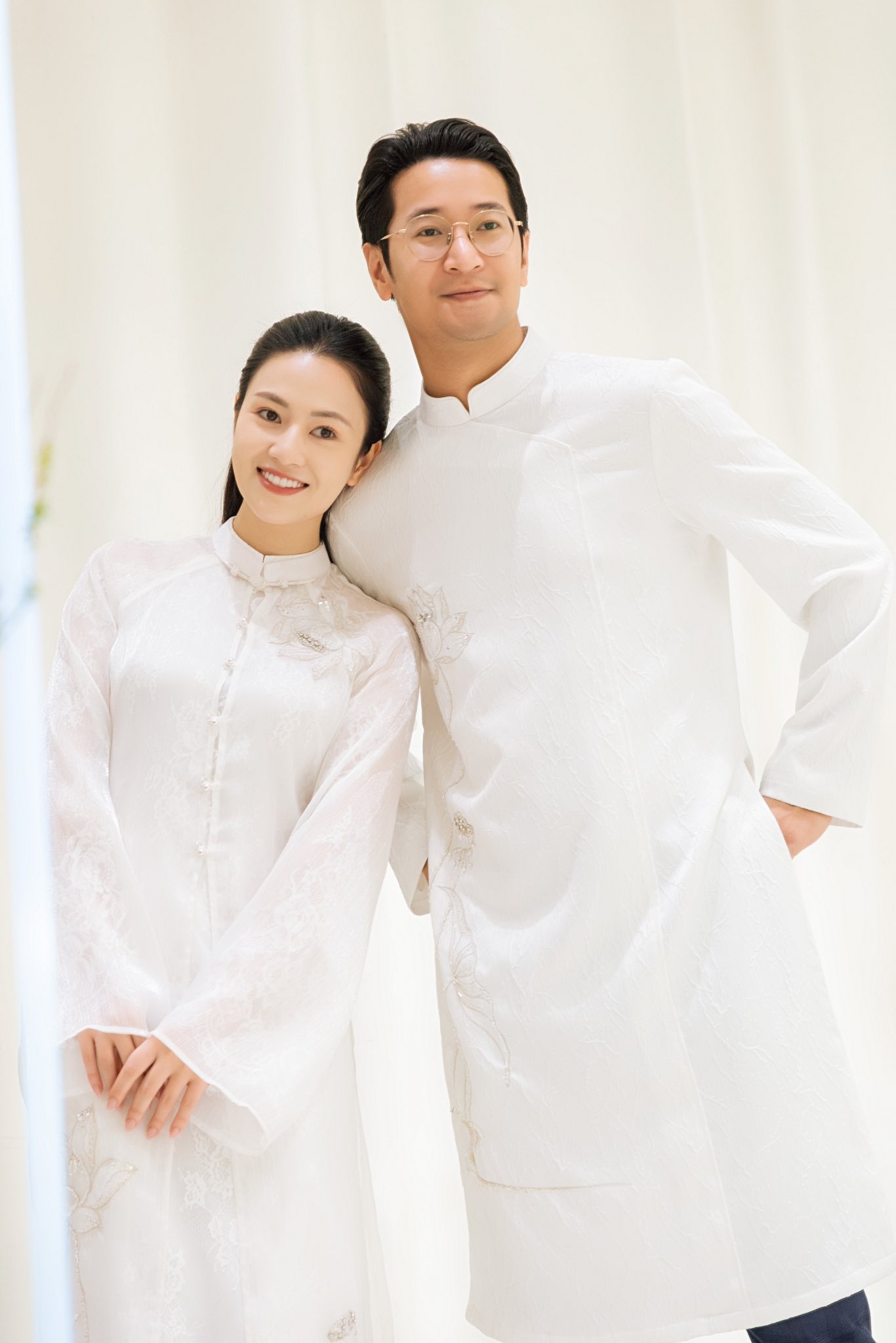   Trước đó vài ngày, cô từng chia sẻ khoảnh khắc đi thử áo dài cưới với nửa kia. Ảnh: FBNV  