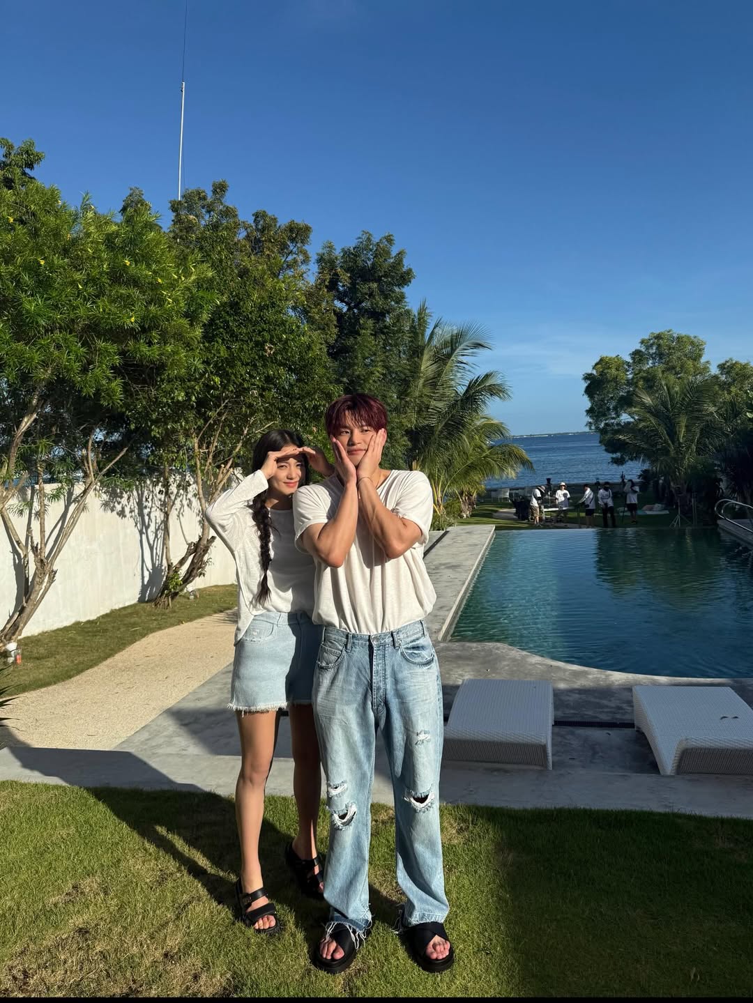 Jisoo (BLACKPINK) gây chú ý với video tắm biển cùng nam diễn viên đam mỹ, động thái của nữ idol khiến fan tò mò