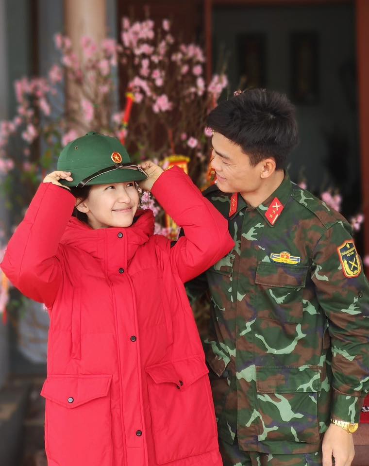 Chuyện tình cảm của Hoà Minzy và Đại uý Thăng Văn Cương được đông đảo khán giả ủng hộ