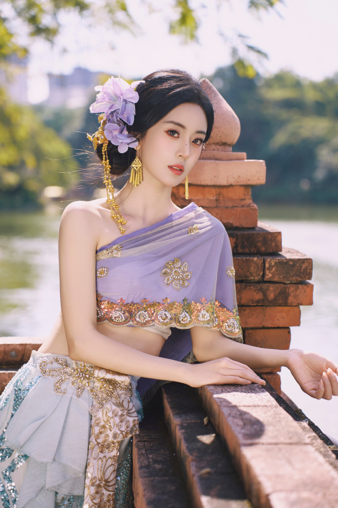 Lục Kim phủ nhận cố ý làm tiểu tam và khẳng định cô cũng bị Lý Bái Dương lừa dối. ẢnH: Weibo. 