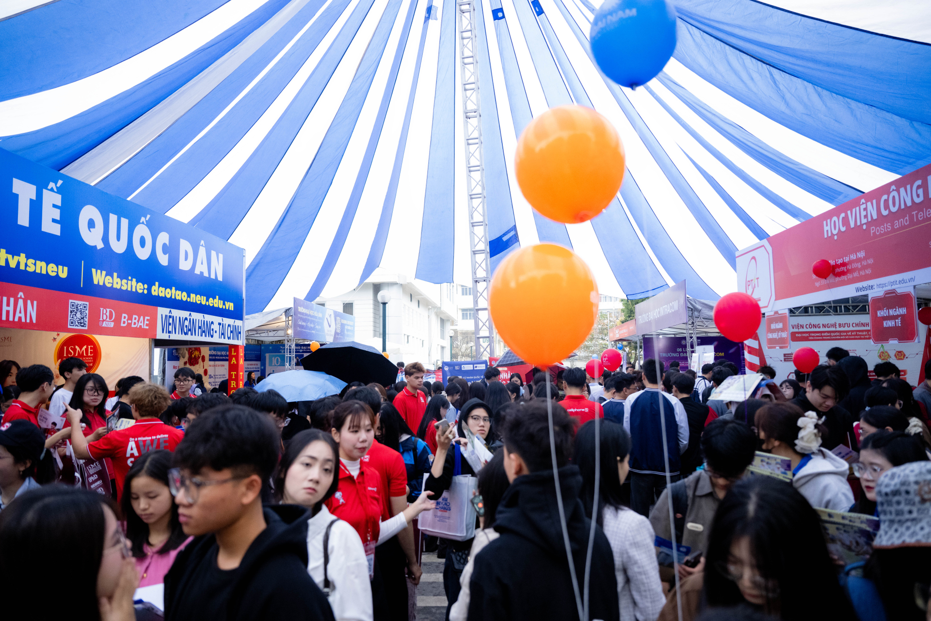 “Siêu Chủ nhật” tư vấn tuyển sinh 2026 tại Đại học Bách khoa Hà Nội: Hơn 320 gian trại, học sinh đội mưa đến tìm hiểu ngành học