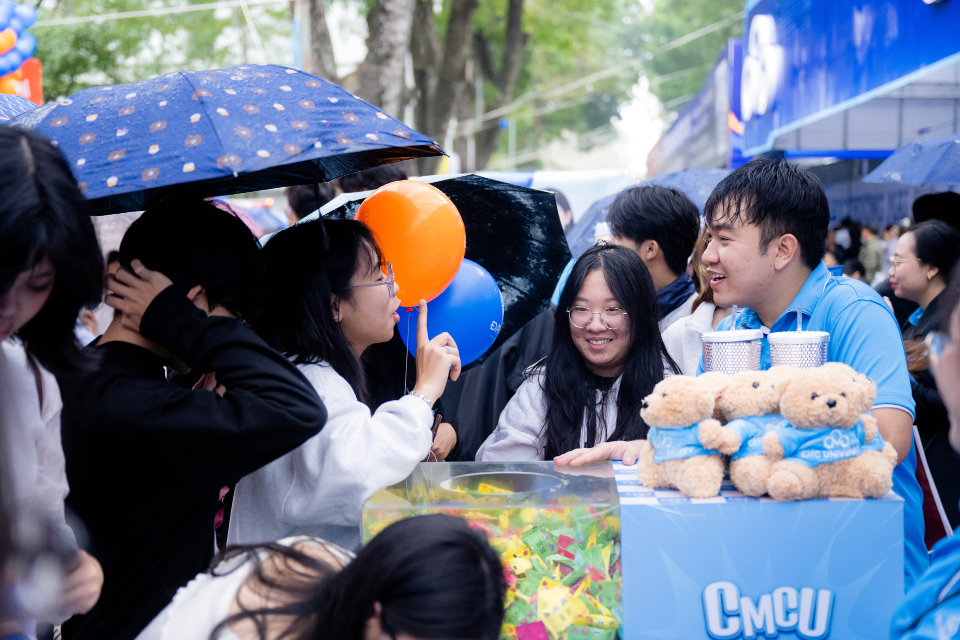 “Siêu Chủ nhật” tư vấn tuyển sinh 2026 tại Đại học Bách khoa Hà Nội: Hơn 320 gian trại, học sinh đội mưa đến tìm hiểu ngành học