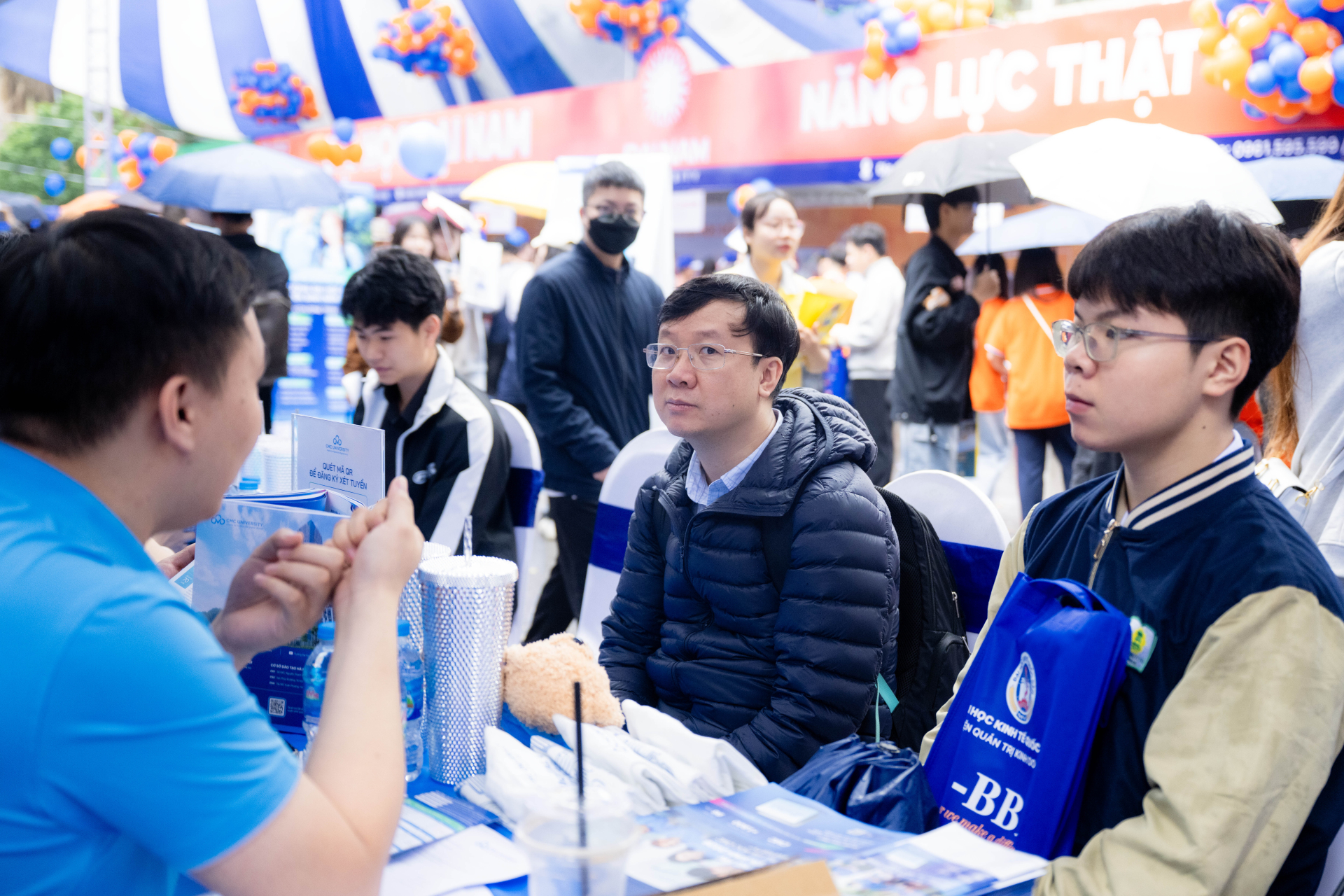 Đây là năm thứ 24 chương trình được tổ chức, là một trong những sự kiện giáo dục quy mô lớn, thu hút đông đảo học sinh, phụ huynh và các cơ sở đào tạo tham gia