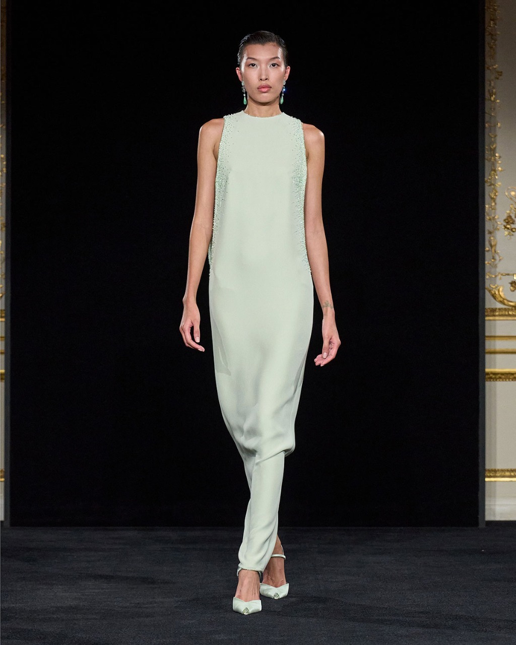 armani-prive-haute-couture-xuan-he-2026-33-dahan-phuong-oanh-174718.jpeg