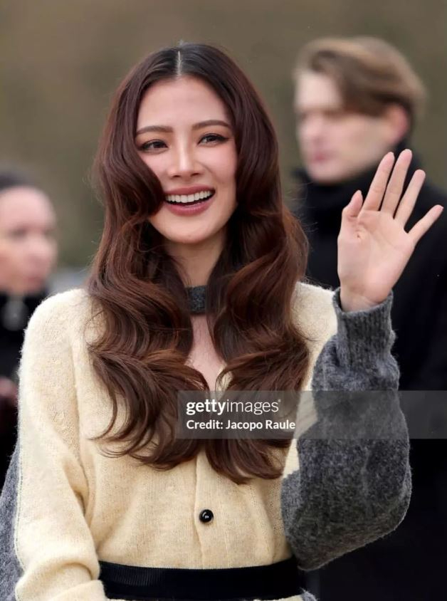Baifern Pimchanok bất bại trước “ống kính hủy diệt” Getty Images trong lần đại náo Tuần lễ thời trang Paris cách đây 2 năm. Ảnh: Getty Images