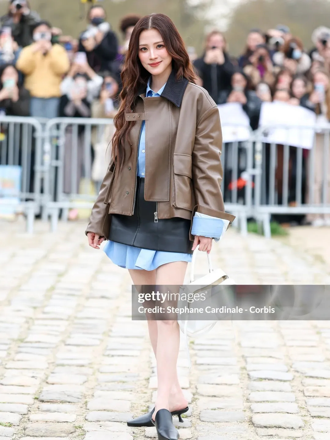 Nhan sắc thật của Baifern Pimchanok qua “ống kính hủy diệt” Getty Images ở Paris Fashion Week