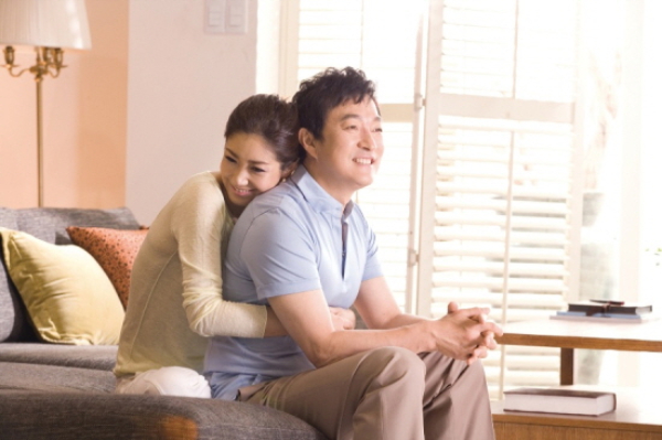 Lee Jae Ryong - Yoo Ho Jeong nên duyên từ bộ phim Yesterday’s Green Grass lên sóng hồi năm 1992. 3 năm sau đó, cặp đôi tổ chức đám cưới và chính thức về chung 1 nhà. Ảnh: Naver