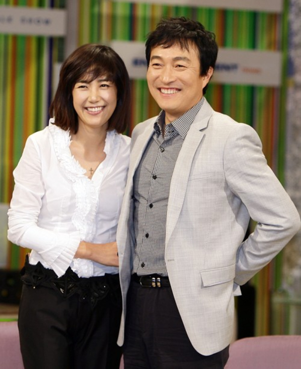 Lee Jae Ryong viết hẳn cam kết sẽ hạn chế uống rượu nhưng cũng không ăn thua và liên tục làm bà xã thất vọng. Ảnh: Naver