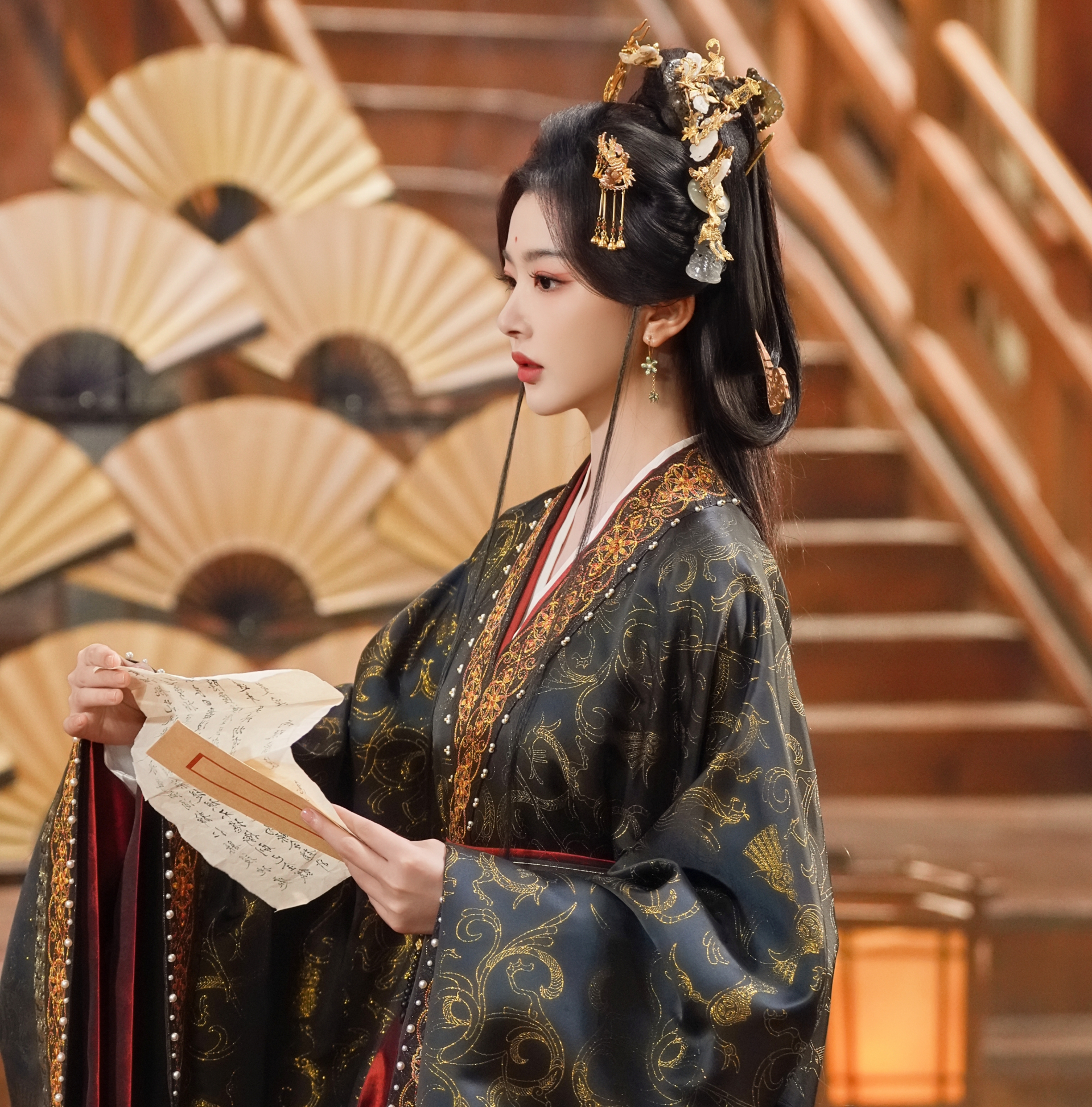 Trang phục cung đình của dự án này được đánh giá cao