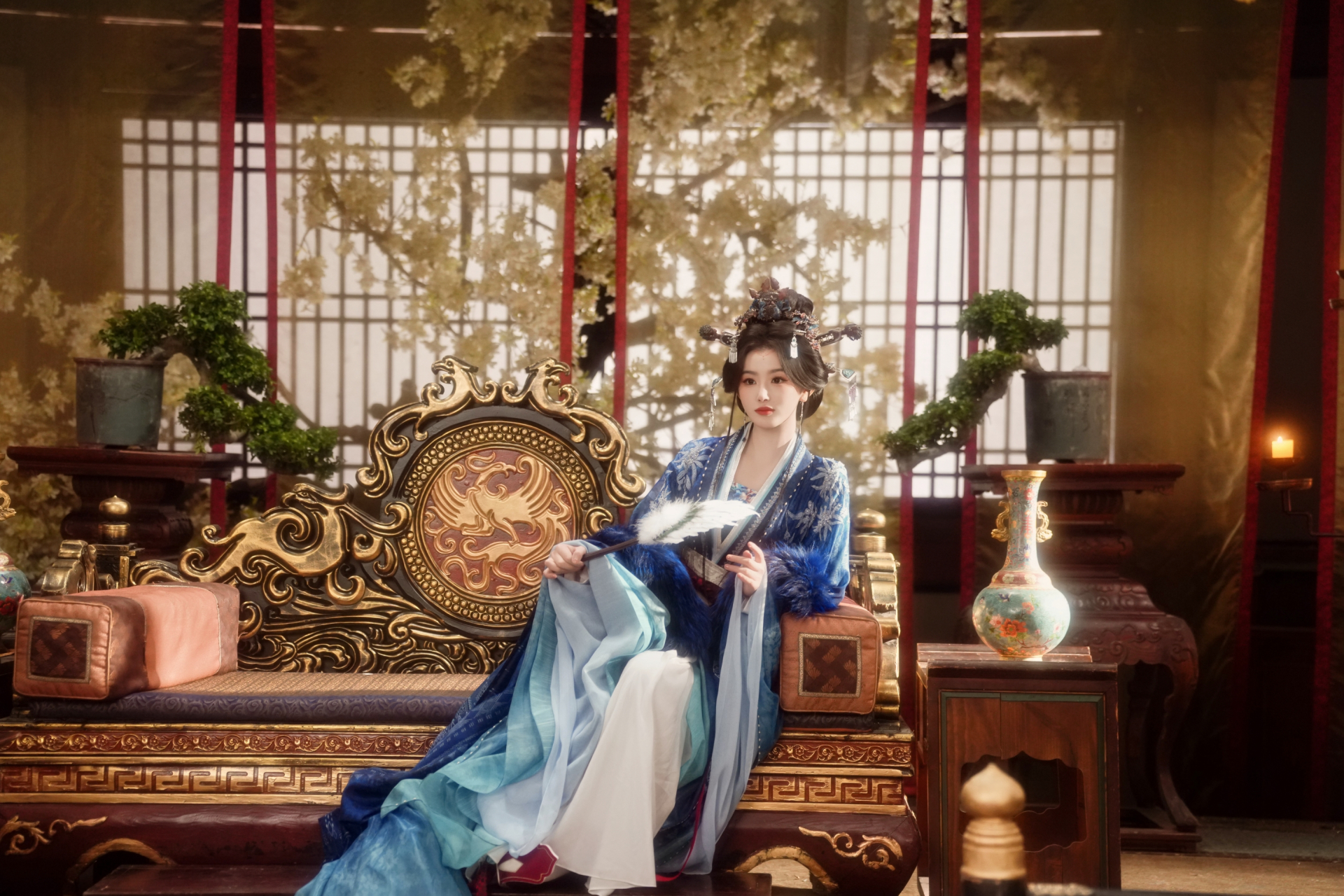 Khổng Tuyết Nhi gây ấn tượng mạnh với tạo hình công chúa kiêu sa quyền quý trong phim mới