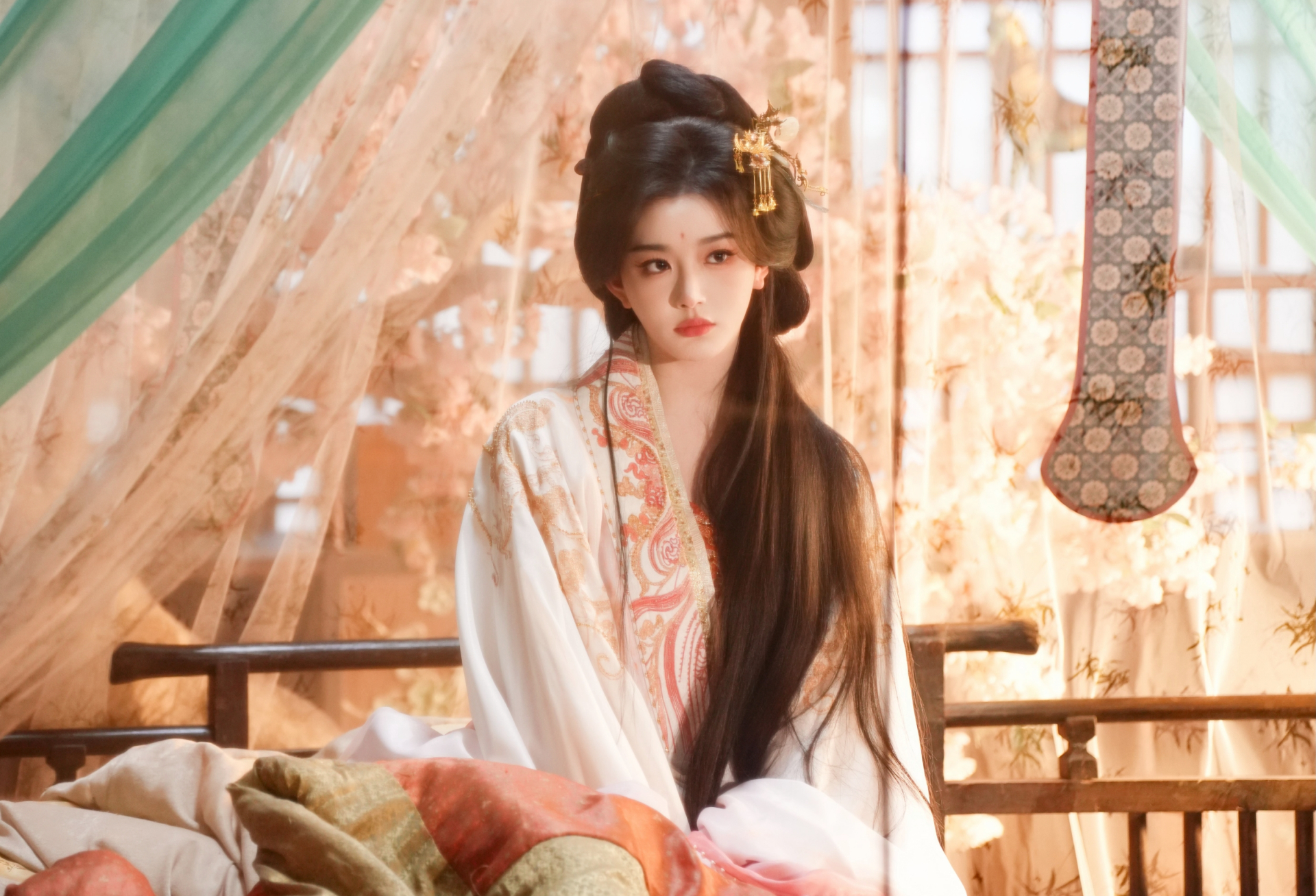 Mỗi tạo hình của Khổng Tuyết Nhi đều được khán giả khen ngợi