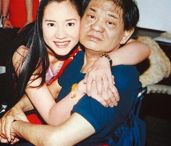 Trịnh Diễm Lệ từng nương nhờ tỷ phú Hoàng Nhậm Trung. Sau khi Hoàng Nhậm Trung, nữ diễn viên cũng lâm cảnh thất thế, túng quẫn tiền bạc. Ảnh: Sohu. 