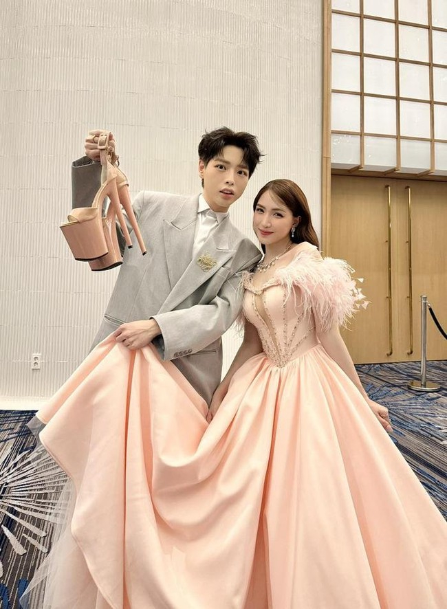 Đức Phúc bên đôi 