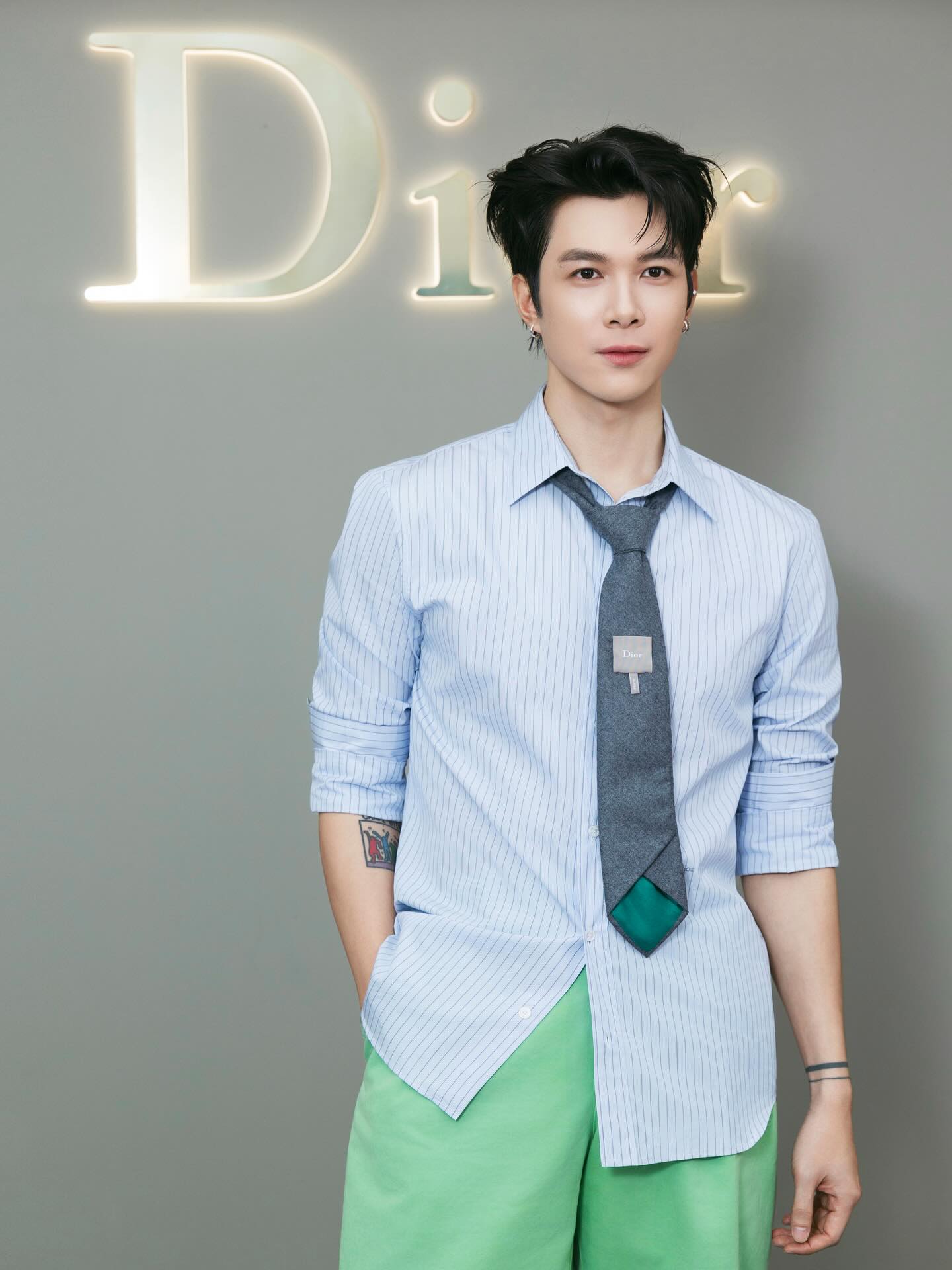 Anh Tú Atus diện full look từ BST Dior Homme Spring/Summer 26 trong một sự kiện của thương hiệu (Ảnh IGNV).