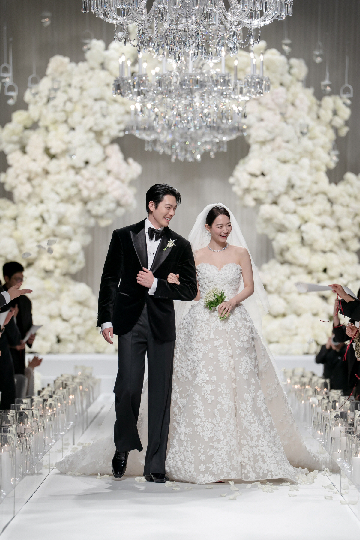 Kim Woo Bin - Shin Min Ah kết hôn sau 10 năm bên nhau. Ảnh: X
