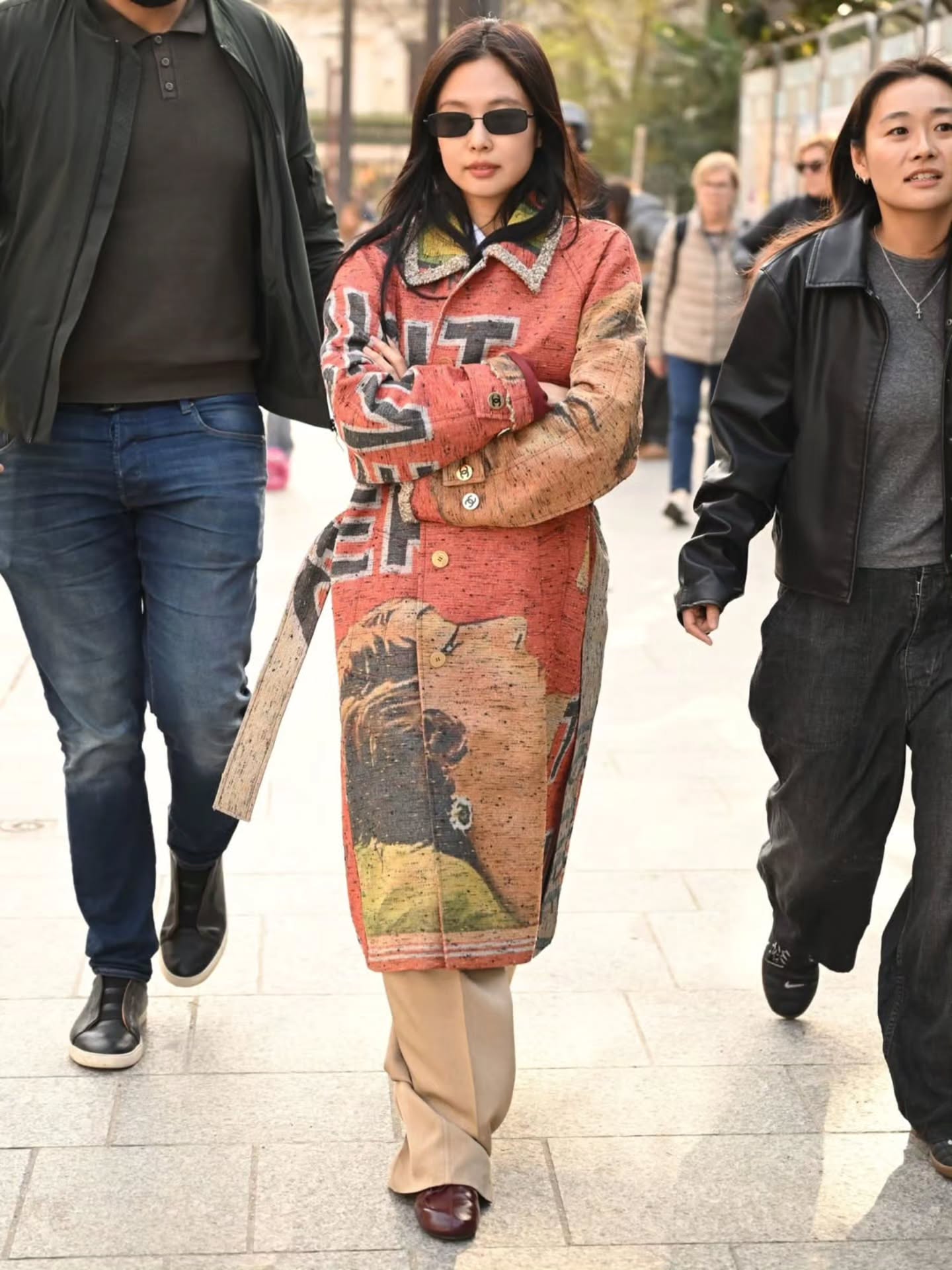 Đại sứ Chanel cá tính giữa trời Âu. (Nguồn: Instagram)