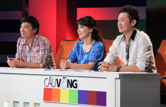 Từ trái qua: MC Khắc Nguyện, nhà báo Diễm Quỳnh, MC Anh Tuấn