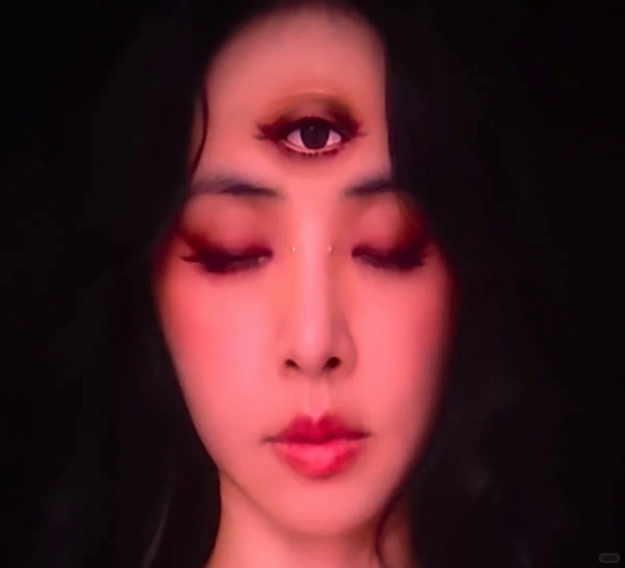 Concert cài cắm nhiều yếu tố dễ gây phản cảm (Ảnh: QQ)