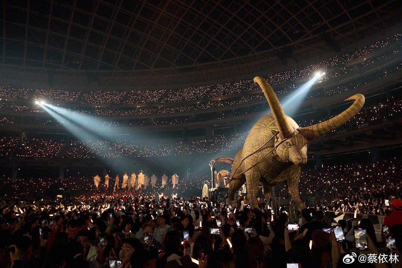 Mỹ nhân bị khán giả tố hút trộm “tài vận”: Bị yêu cầu dỡ bỏ concert 760 tỷ, xoá sổ toàn bộ âm nhạc