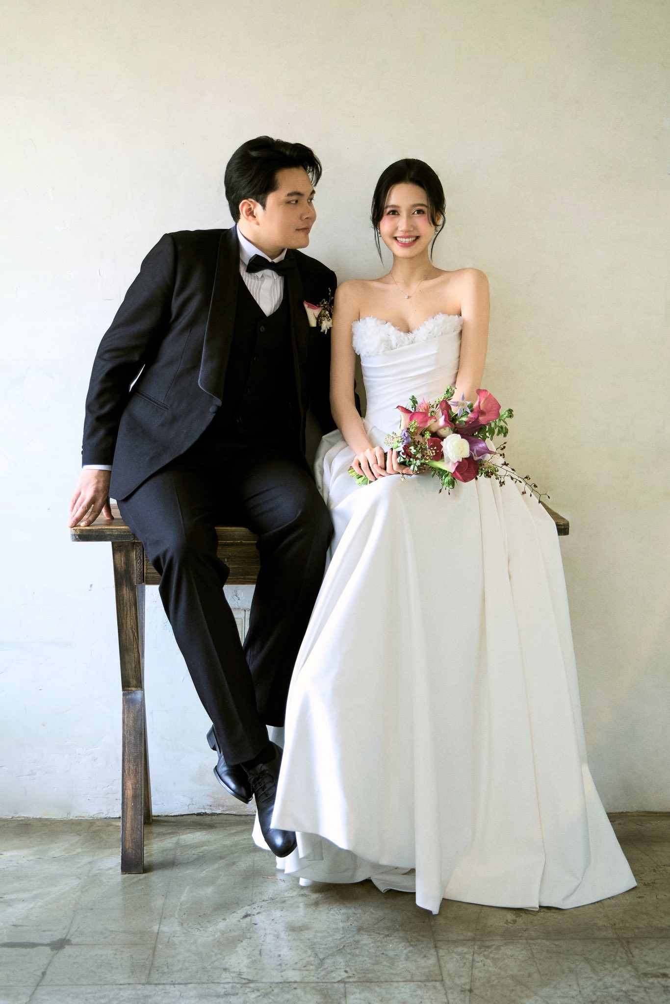 Vbiz có tin hỷ: Nhạc sĩ - diễn viên tung ảnh cưới lãng mạn, chốt đơn vào cuối tháng 3!