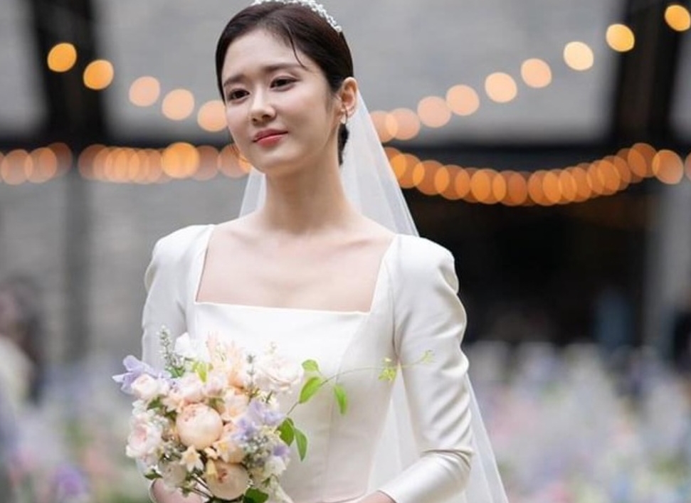 Phía Jang Nara vừa có động thái đáng chú ý đầu tiên liên quan tới cái chết bất thường của 1 nhân viên trực thuộc Rawon Culture. Ảnh: Naver