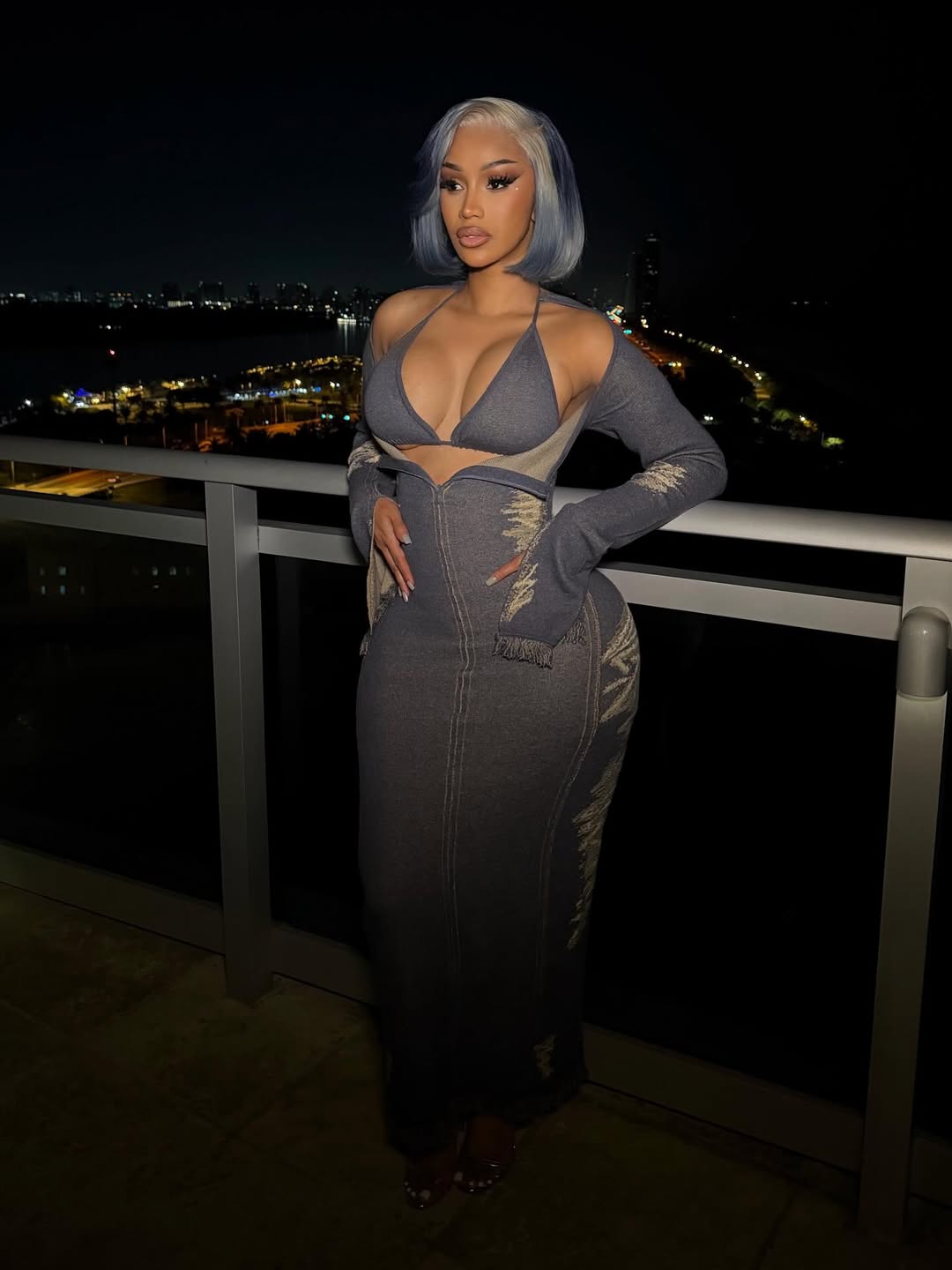 Cardi B thẳng thắn nói về kế hoạch chỉnh sửa lại vòng 3 của mình sau khi hoàn thành tour diễn (Ảnh: IG)