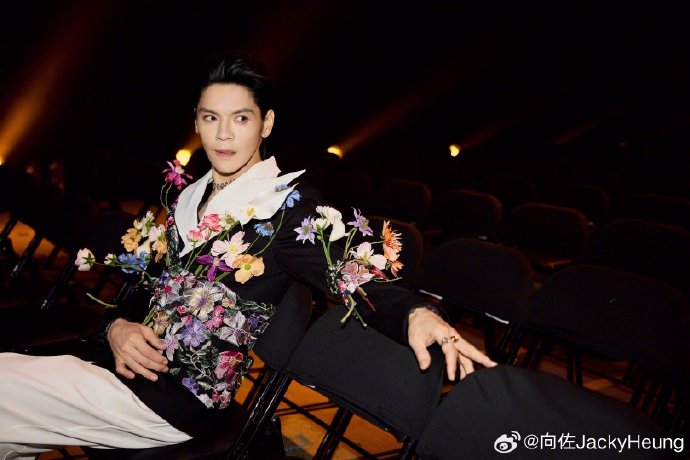 Con trai ông trùm giải trí Hong Kong (Trung Quốc) bị chỉ trích có hành vi làm lố, mất kiểm soát và gây nguy hiểm cho người khác. Ảnh: Sina.