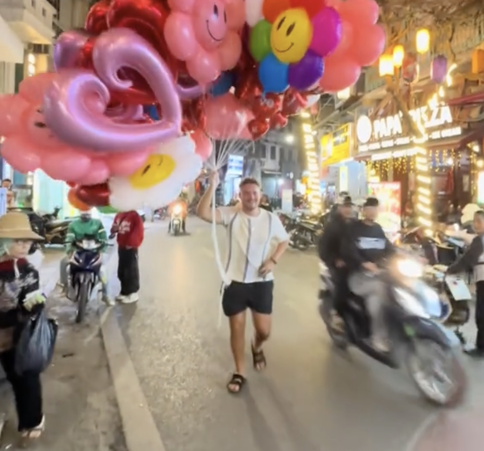 (Nguồn: @alexanderthomasdugdale)