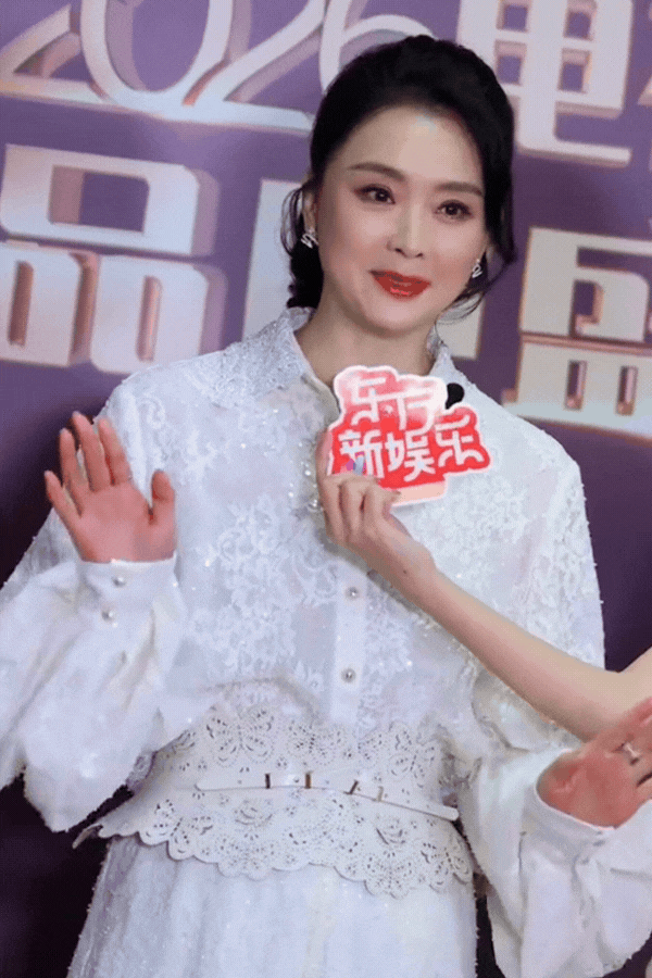 Không ai tin đây là nhan sắc thật của mỹ nhân đẹp nhất Hoàn Châu Cách Cách