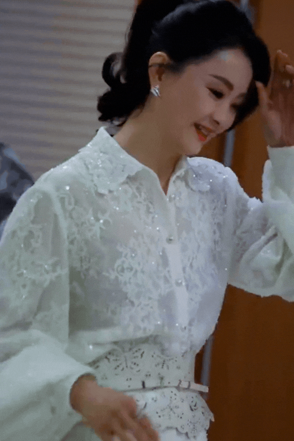 Không ai tin đây là nhan sắc thật của mỹ nhân đẹp nhất Hoàn Châu Cách Cách