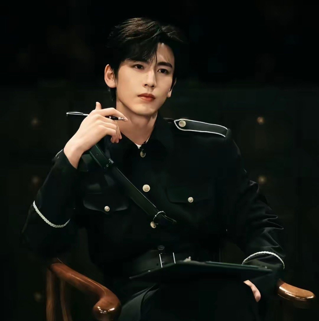 Nam thần 1m9 bị đì gắt vì chê Đông Nam Á, loạt ảnh mặt nhăn kém sắc bị tung lên khiến fan vỡ mộng