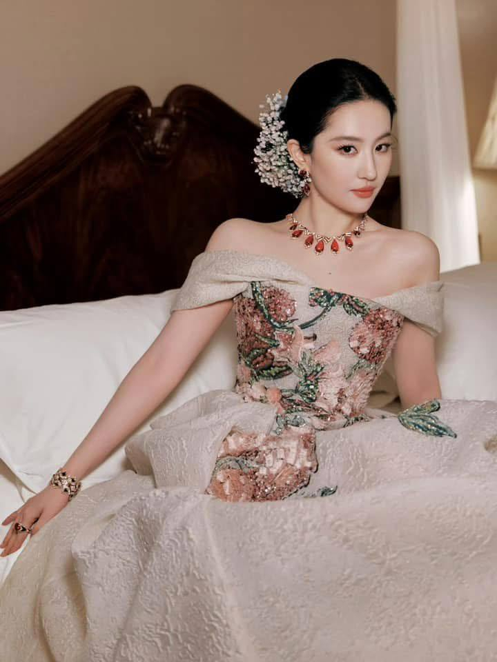 Lưu Diệc Phi là biểu tượng Cbiz khó thay thế. Ảnh: Weibo