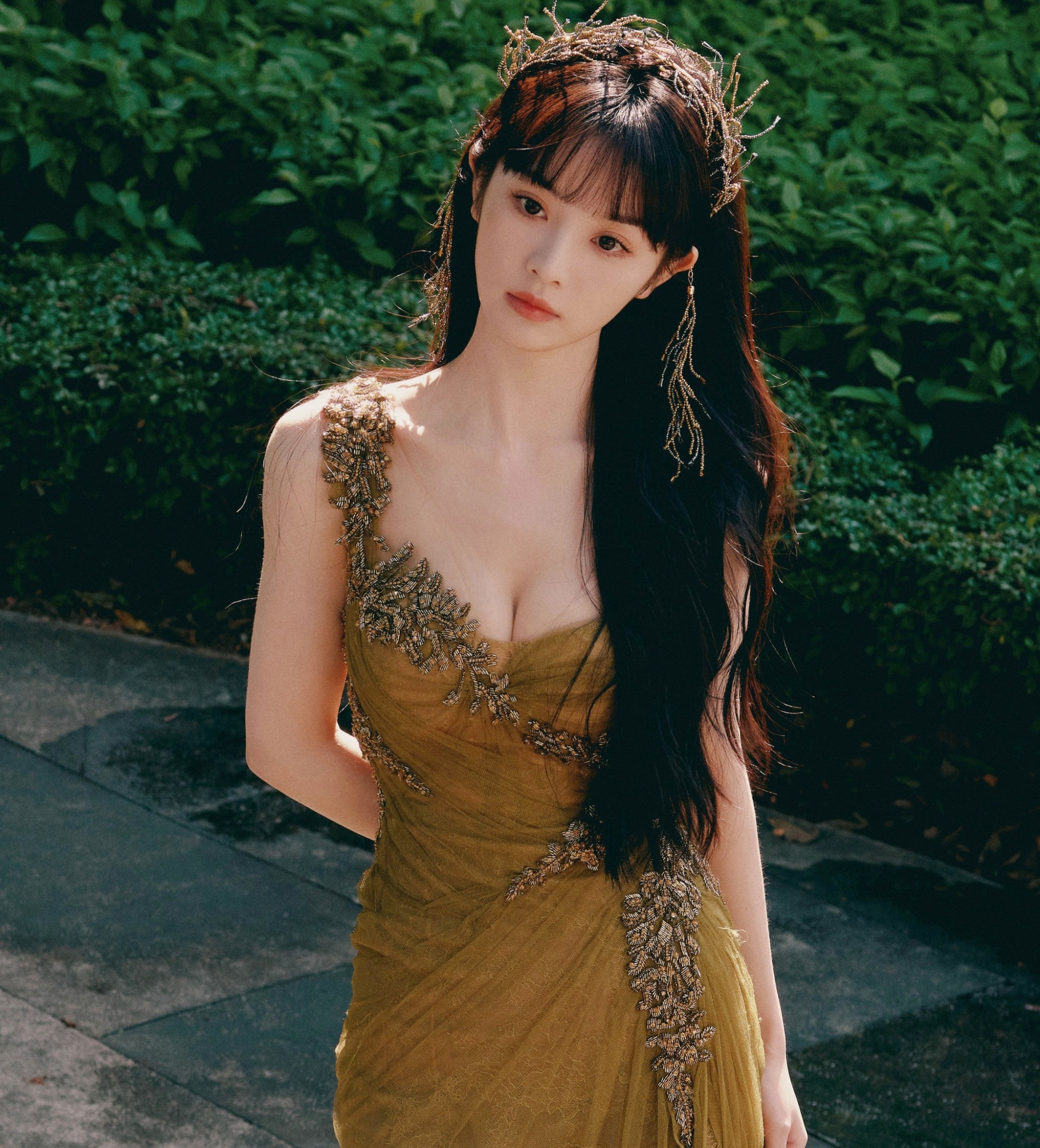 Điền Hi Vi cũng có vóc dáng đẹp, chiều cao 1m68 với các đường cong gợi cảm