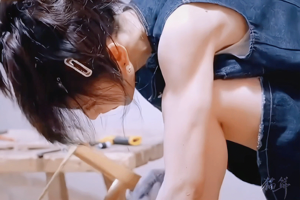 Khi tham gia show giải trí, Điền Hi Vi không ngại làm các công việc tay chân cần sức mạnh