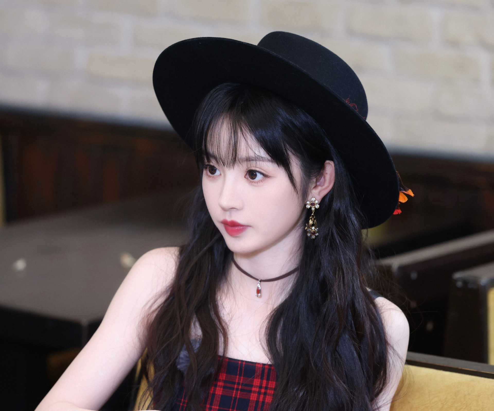 Sự trái ngược về khí chất, giữa khuôn mặt ngây thơ ngọt ngào và tính cách mạnh mẽ của Điền Hi Vi thu hút khán giả