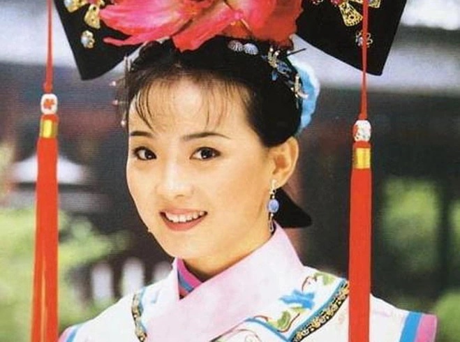 Không ai tin đây là nhan sắc thật của mỹ nhân đẹp nhất Hoàn Châu Cách Cách