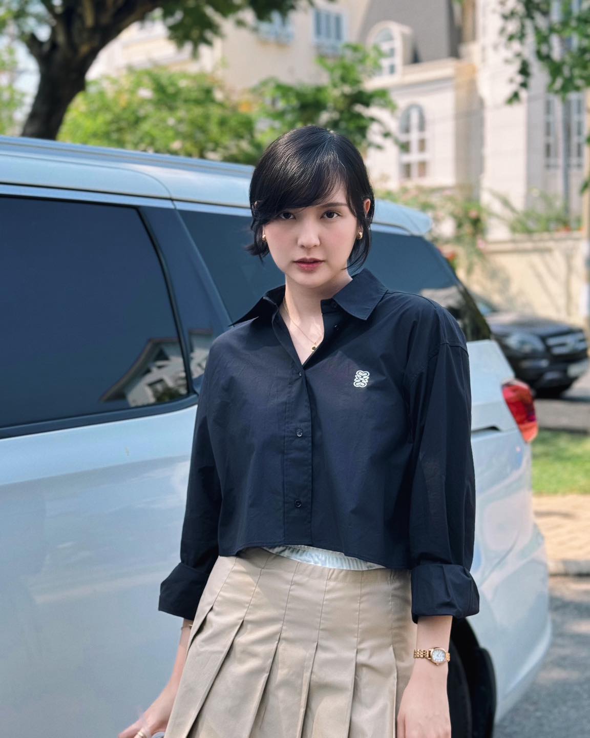 Ồn ào chuyện ăn mặc của Hải Tú