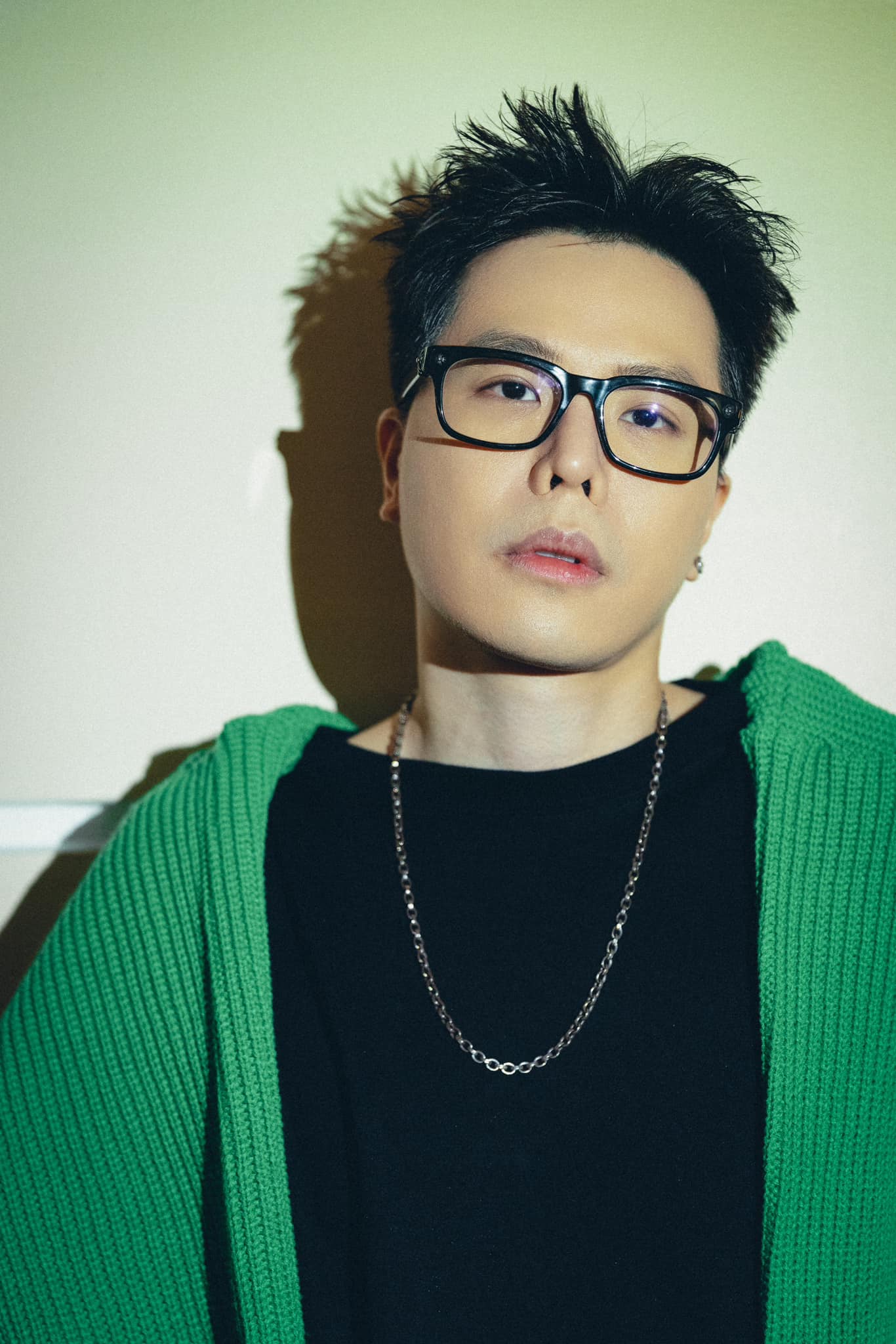   Chuyện tình cảm của Trịnh Thăng Bình đang nhận được sự quan tâm của netizen. Ảnh: FBNV  