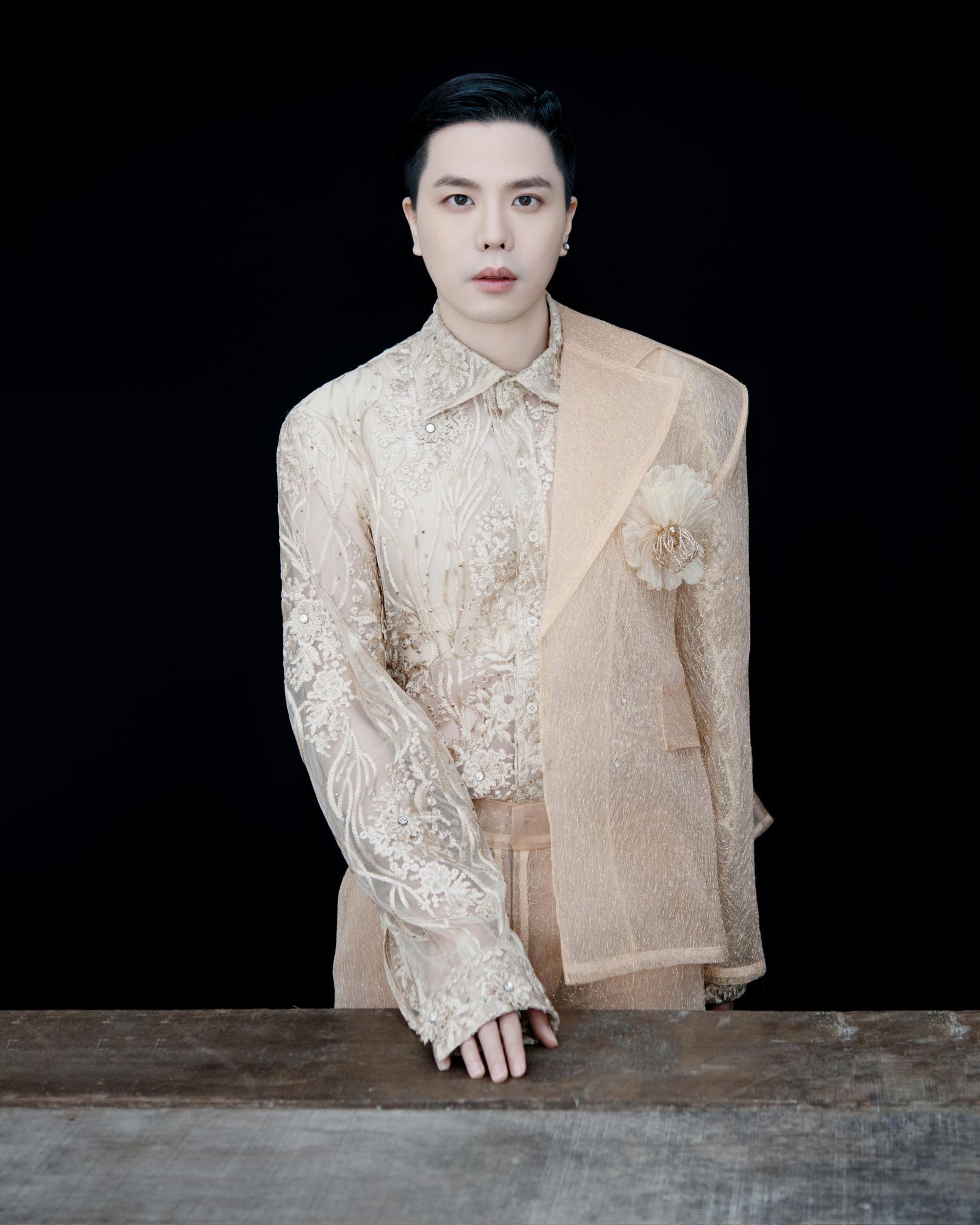   Không chỉ là ca nhạc sĩ trẻ tài năng, Trịnh Thăng Bình còn sở hữu khối tài sản đáng mơ ước dẫu chỉ mới ngoài 30 tuổi. Ảnh: FBNV  