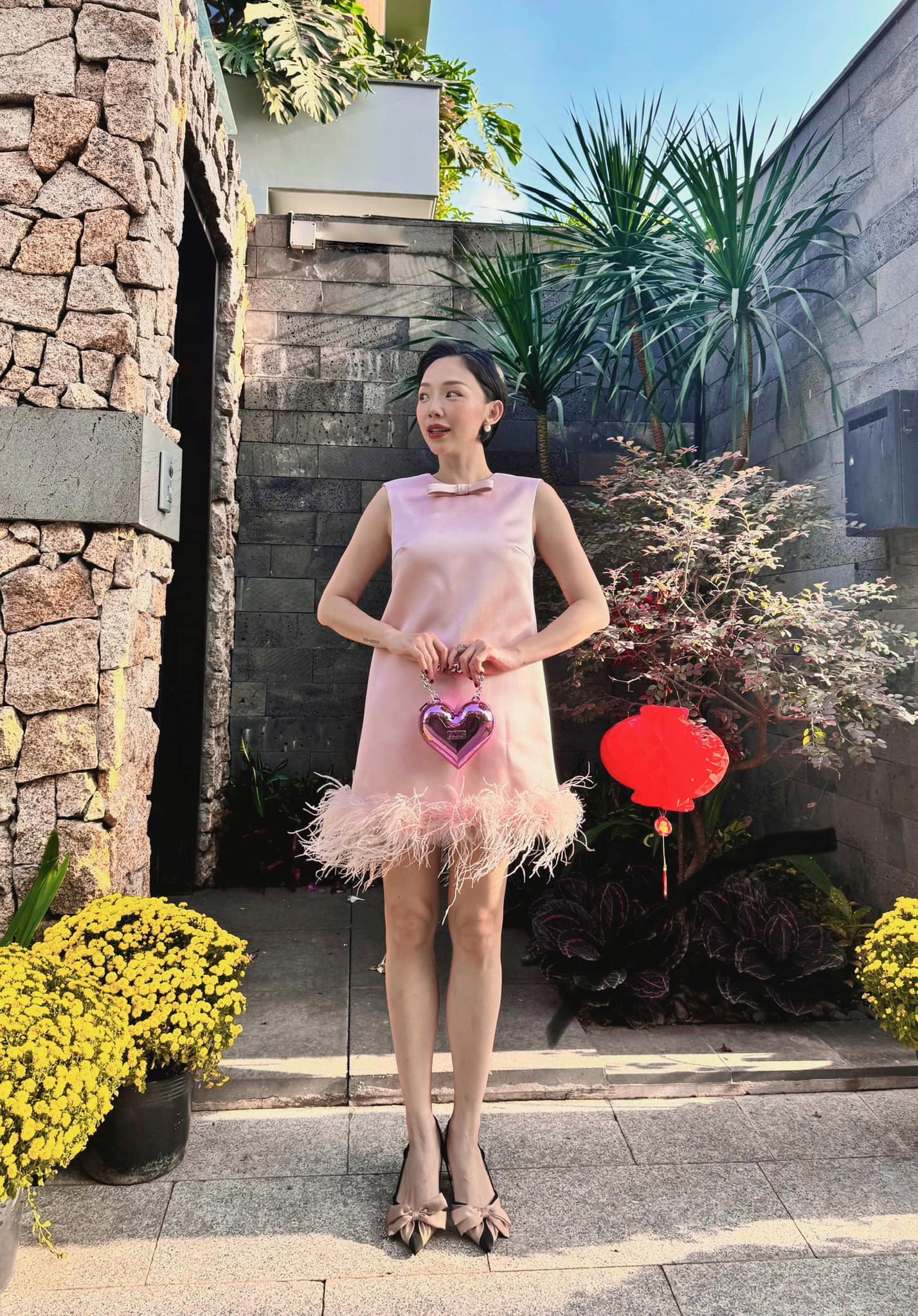 Tóc Tiên thường xuyên đăng ảnh check in mọi góc nhà 