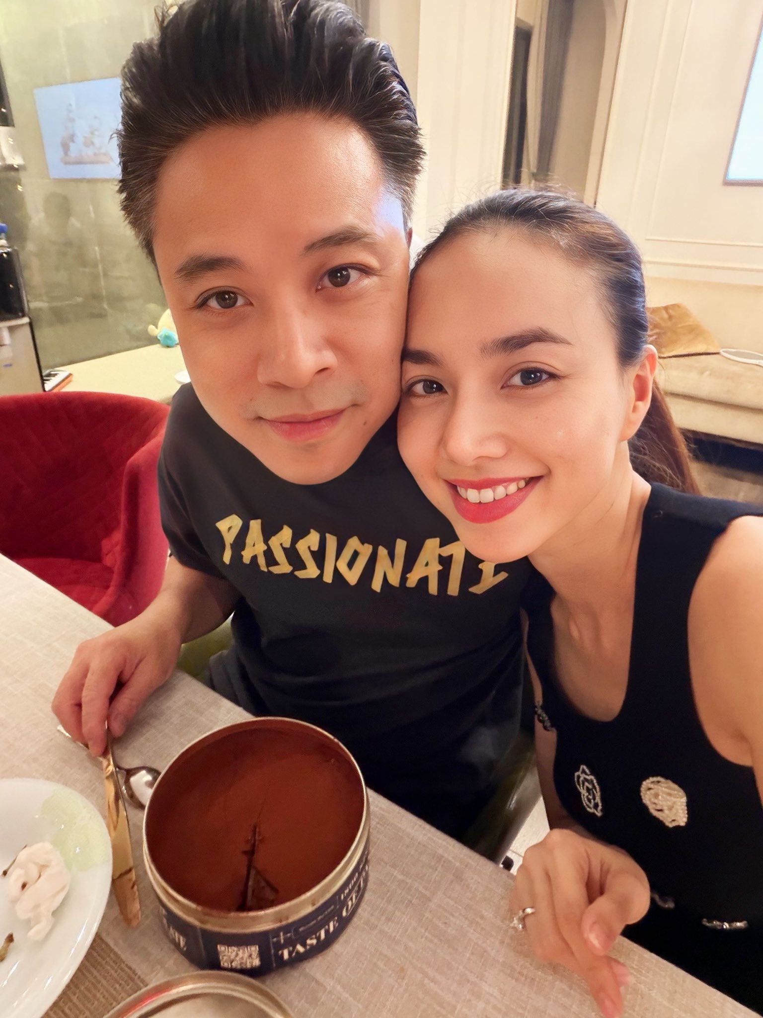 Mỹ nhân Việt kỷ niệm 10 năm kết hôn với đạo diễn trăm tỷ 