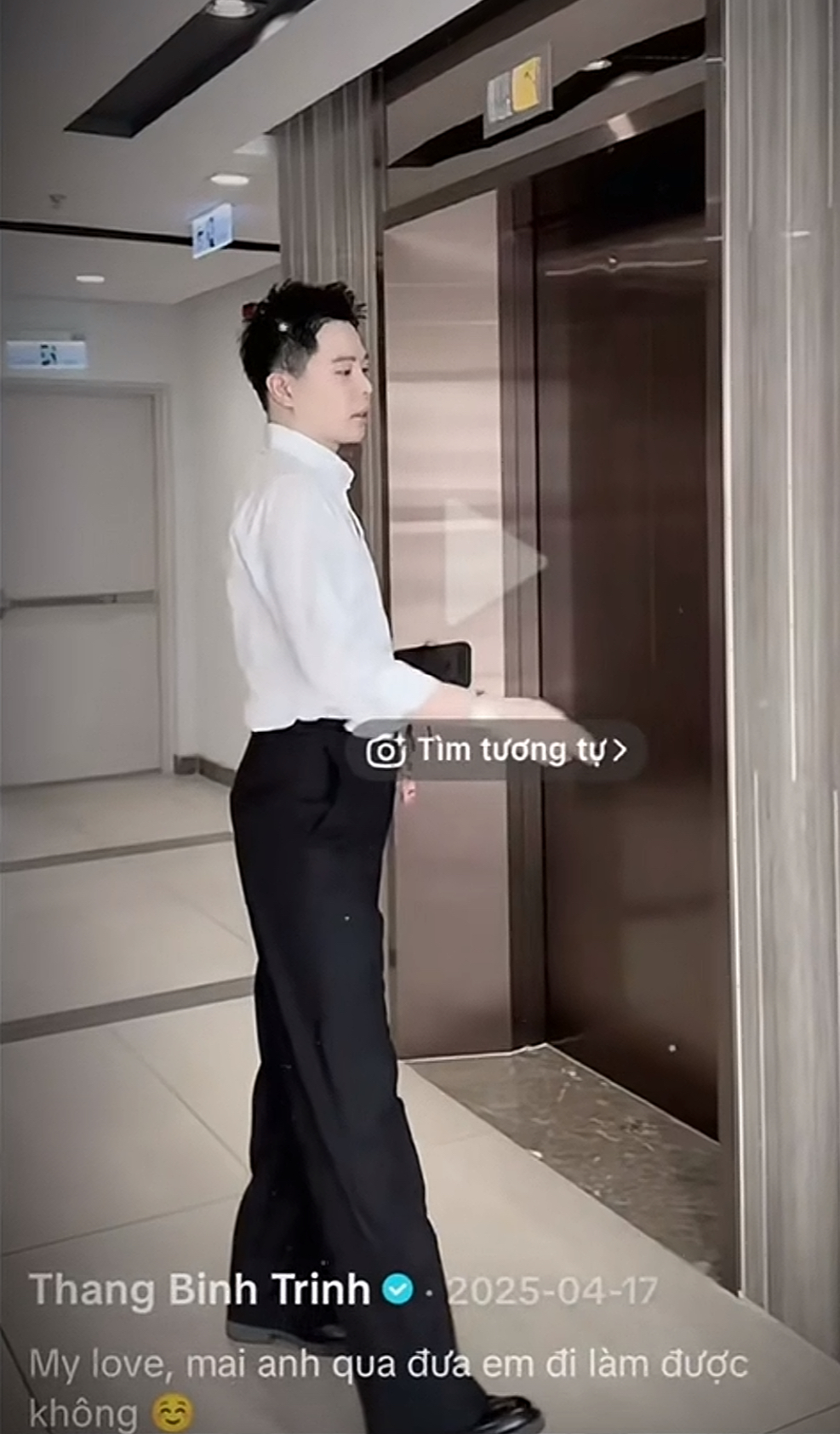 Trịnh Thăng Bình từng để lộ khu vực thang máy ở chung cư anh đang sinh sống (Ảnh: FBNV)