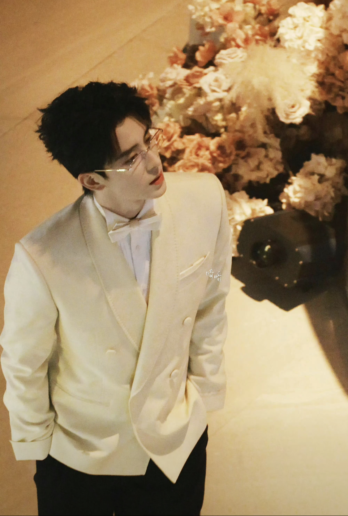 Đám cưới hào môn đẹp chấn động MXH: Cô dâu chú rể không lỗ hổng visual, nhìn đâu cũng thấy phả ra “mùi tiền”