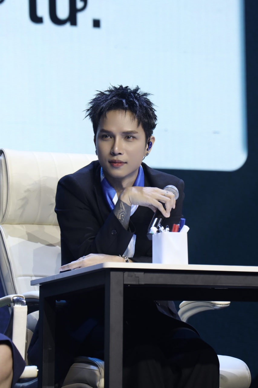 Ngày 7/3, Neko Lê vừa tổ chức thành công buổi fanmeeting với sự tham gia đông đảo của người hâm mộ (Ảnh: FBNV)