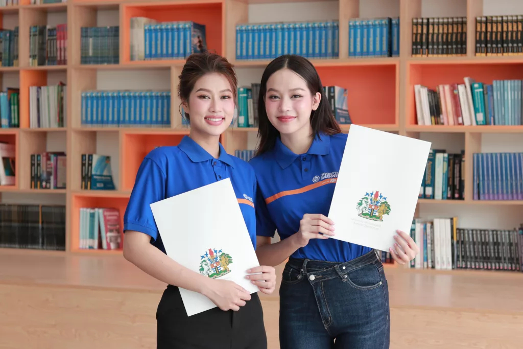 Hiện Thanh Thủy theo học đồng thời tại Trường Đại học Ngoại ngữ - Đại học Đà Nẵng và Đại học Greenwich Việt Nam