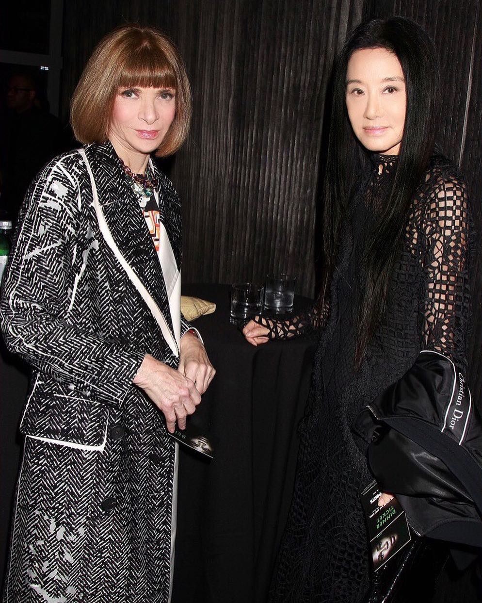 Năm 1988 thất bại trước Anna Wintour trong cuộc đua lên chức Tổng biên tập, Vera Wang rời Vogue Mỹ quay lại làm việc ở nhà mốt.