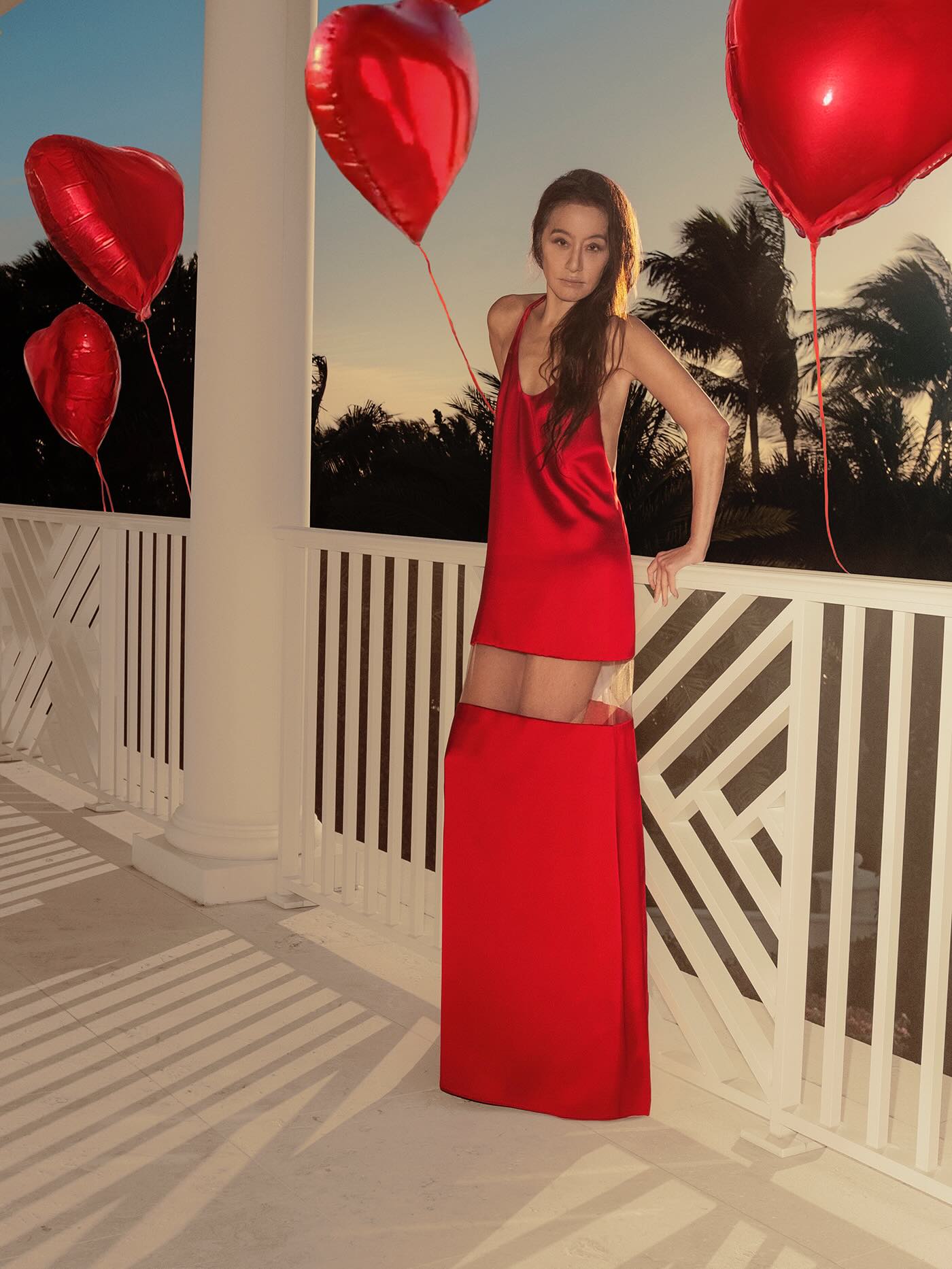 Đón Valentine trong chiếc váy cocktail đỏ.