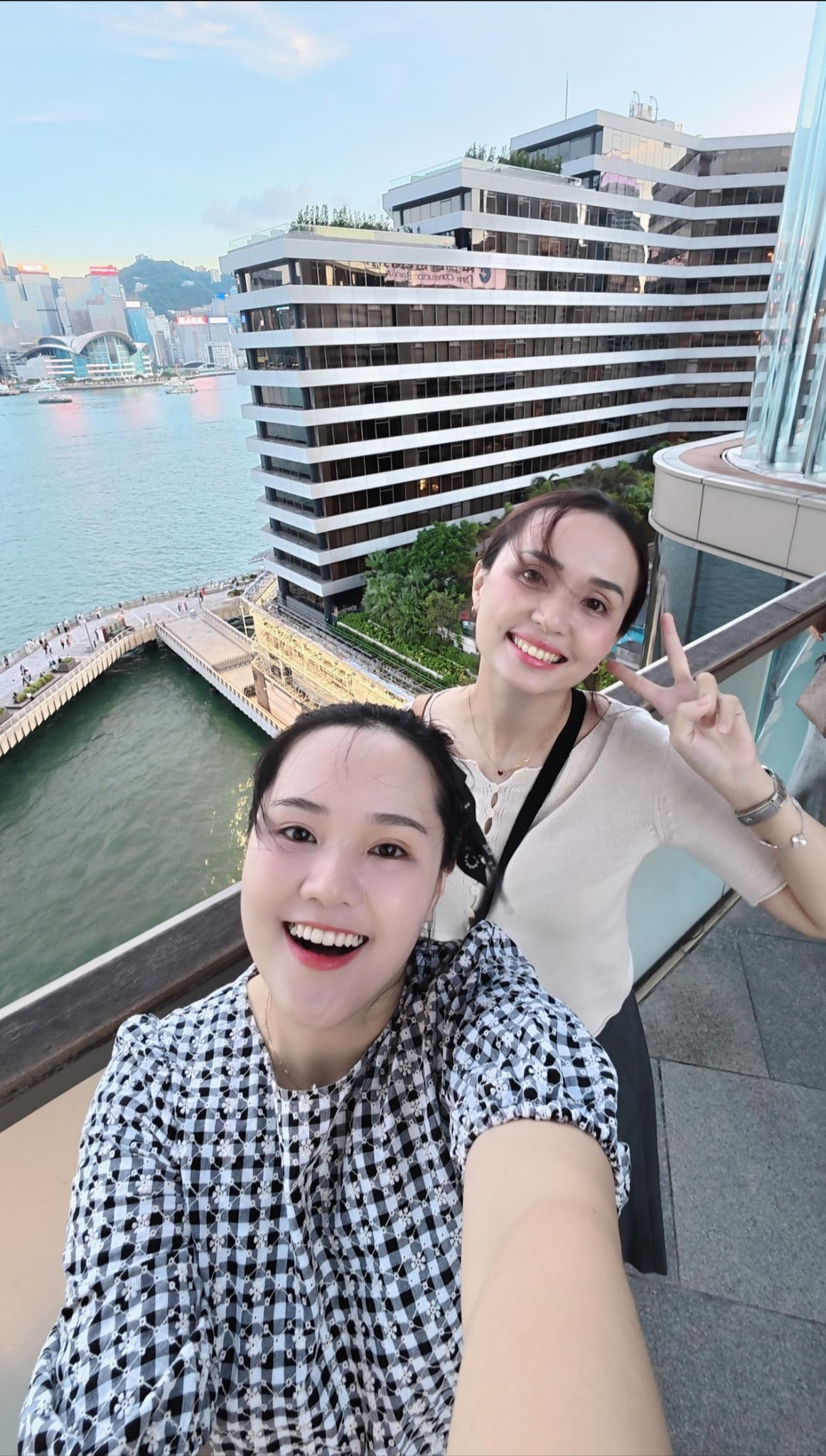 Huyền Mi và Quỳnh Anh