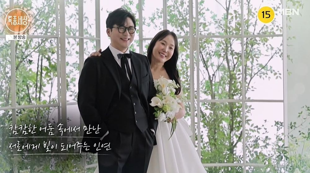 Cũng trong ngày 12/3, tài tử họ Hong gây sốc khi khoe luôn vợ sắp cưới. Ảnh: Naver